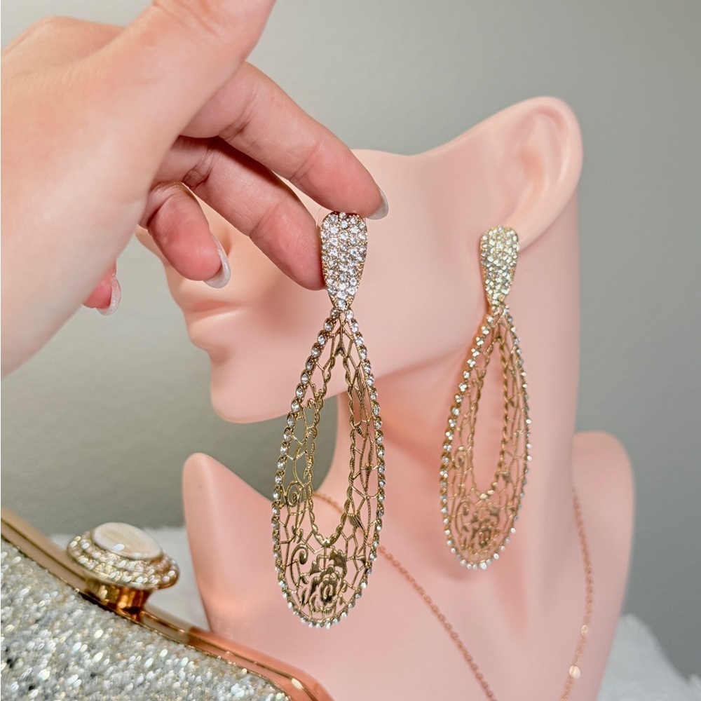 ⚜️ Elegant Gold and Silver Drop Earrings - Picture 8 of 9